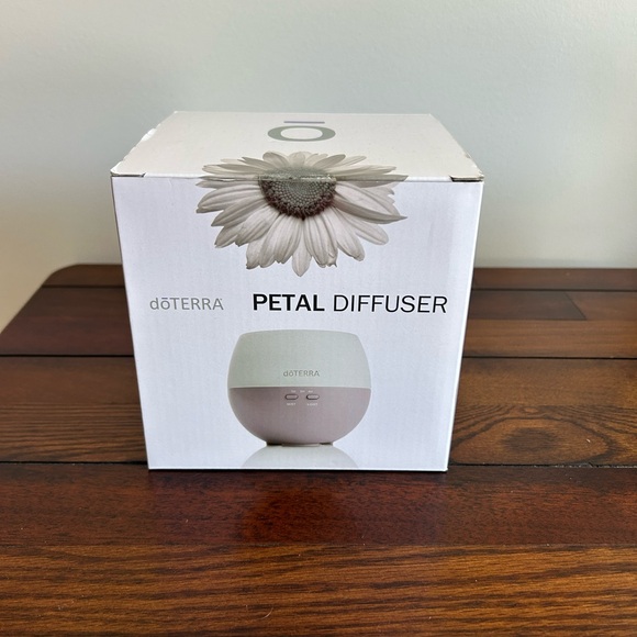 doTERRA White and Purple Aroma Diffuser - Picture 3 of 3